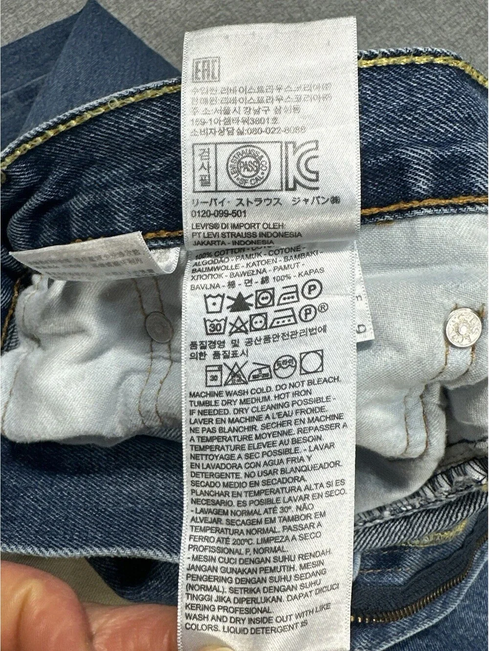 Levi’s 550 Relaxed Fit Jeans Men’s 35x32 Blue Denim Distressed Hole Vintage